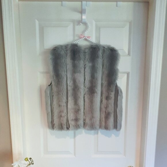 EUC RACHEL Rachel Roy grey faux fur short vest, Size L - Picture 5 of 5